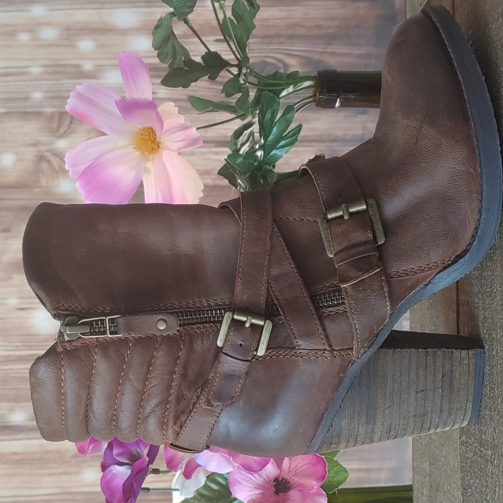 Steve Madden ankle boots zipper buckle boho size 8